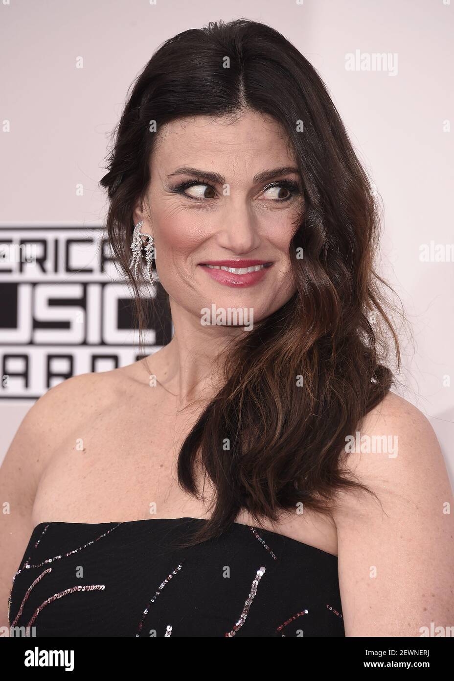 Idina Menzel At The 2016 American Music Awards At Microsoft Theater On ...