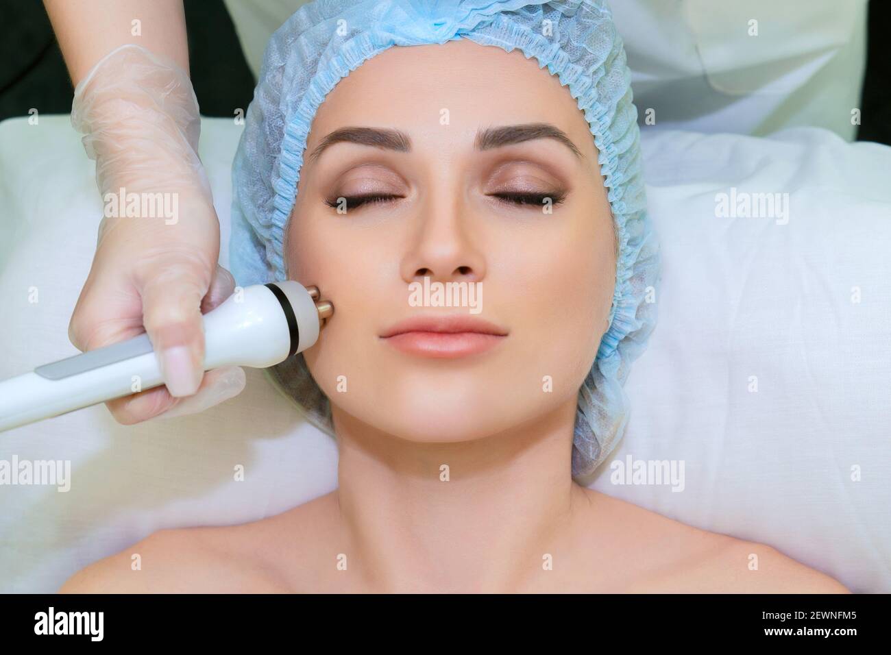 Radio frequency skin tightening hires stock photography and images Alamy