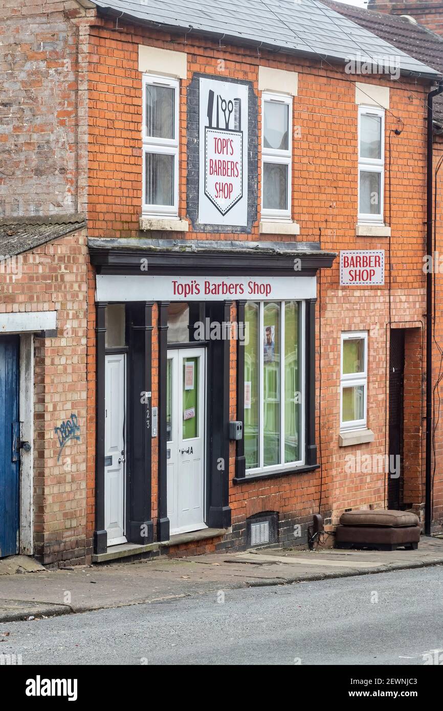 Barbers shop on Gordon street shut during lockdown in Semilong Northamptons poorer part of town. Engalnd, UK. Stock Photo