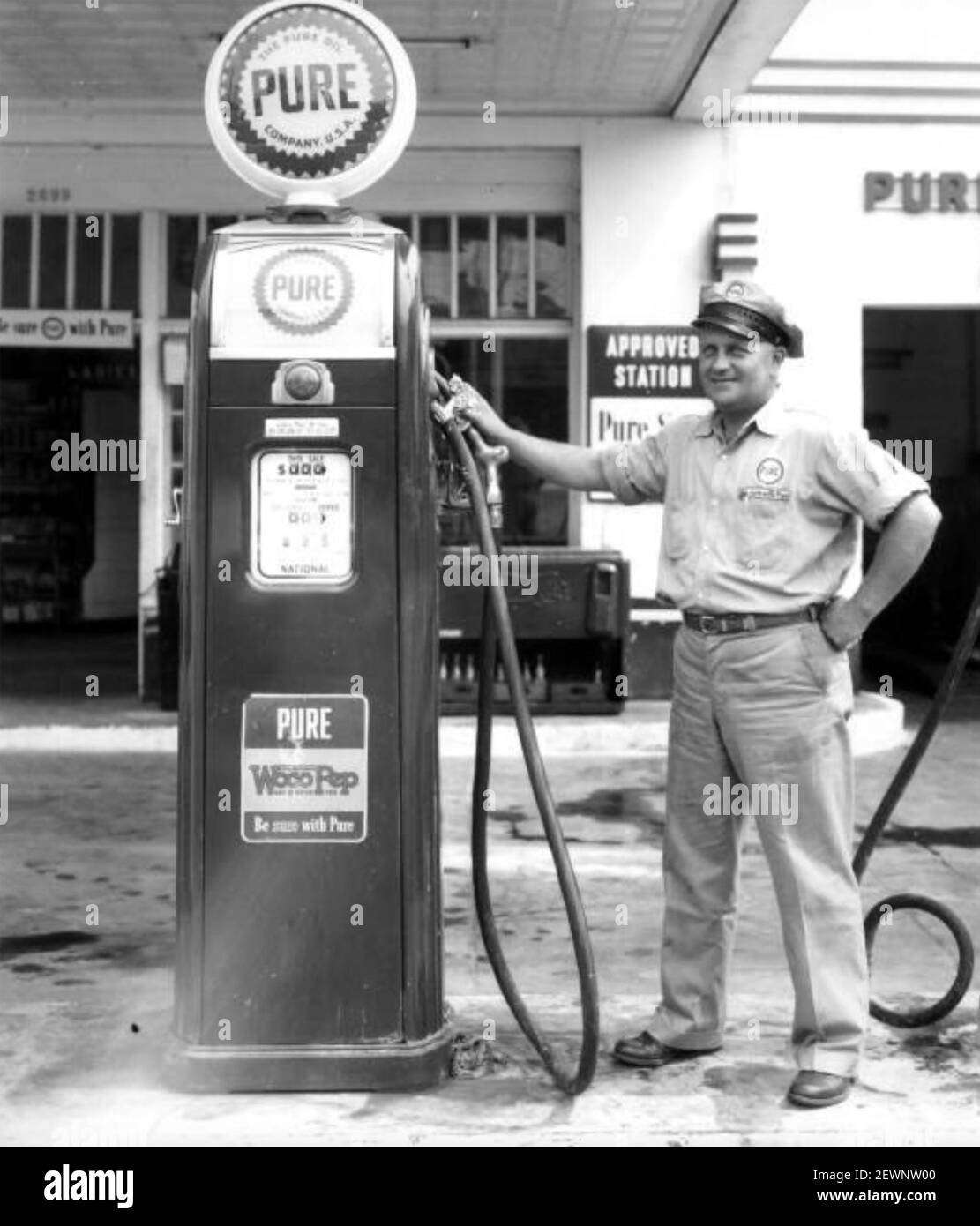 1940s gas station High Resolution Stock Photography and Images Alamy
