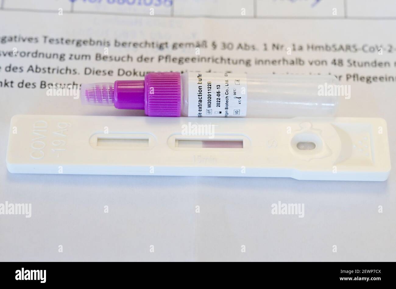 GERMANY, Hamburg, corona pandemic, fast testing for visitors and staff in nursing home for old age people, rapid test PoC-Antigen of Chinese company Beijing Hotgen Biotech Co. Stock Photo
