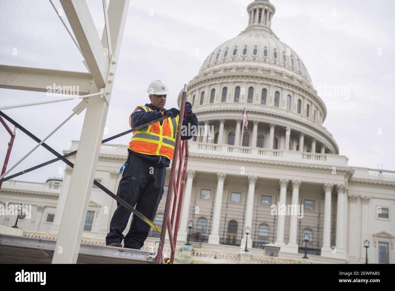 UNITED STATES - DECEMBER 08: An Architect of the Capitol employee installs scaffolding to work on the center camera stand while preparing for the presidential inauguration on the West Front of the Capitol, December 08, 2016. (Photo By Tom Williams/CQ Roll Call) *** Please Use Credit from Credit Field *** Stock Photo