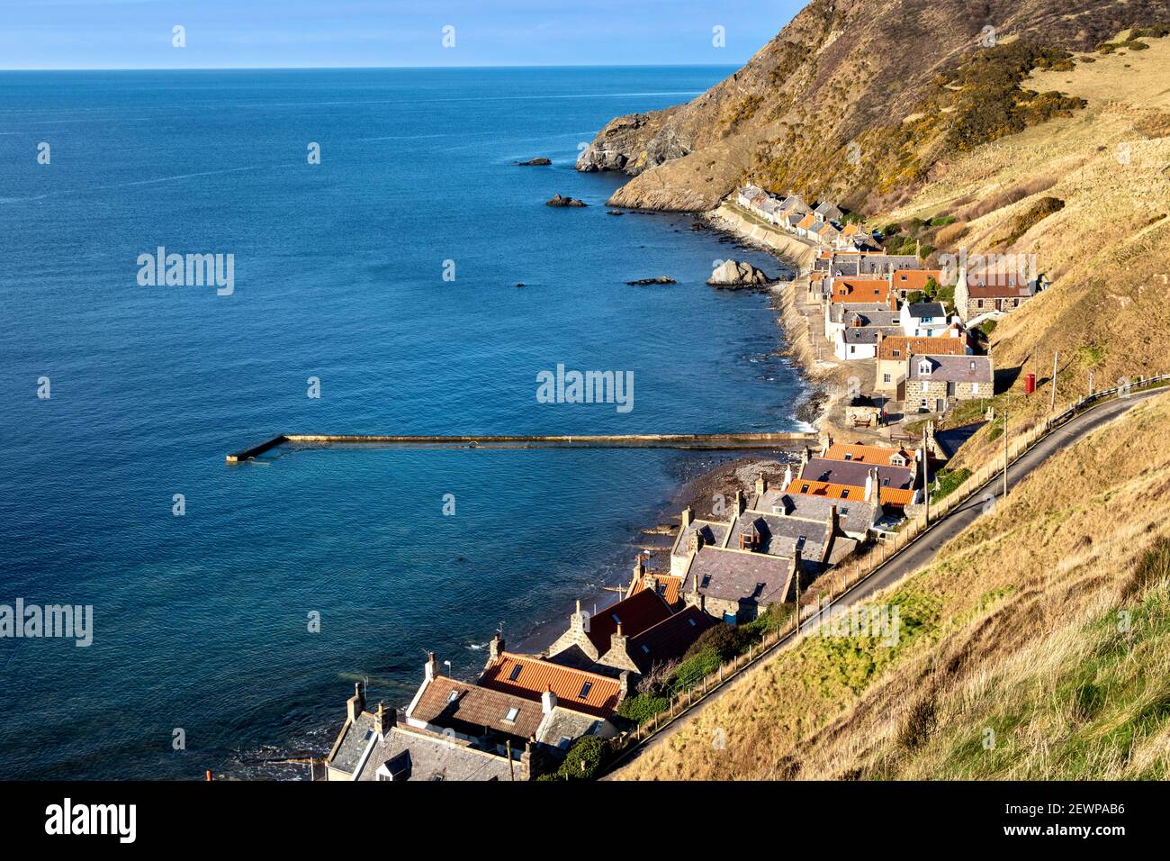 CROVIE VILLAGE ABERDEENSHIRE SCOTLAND A ROW OF HOUSES JETTY WALL AND