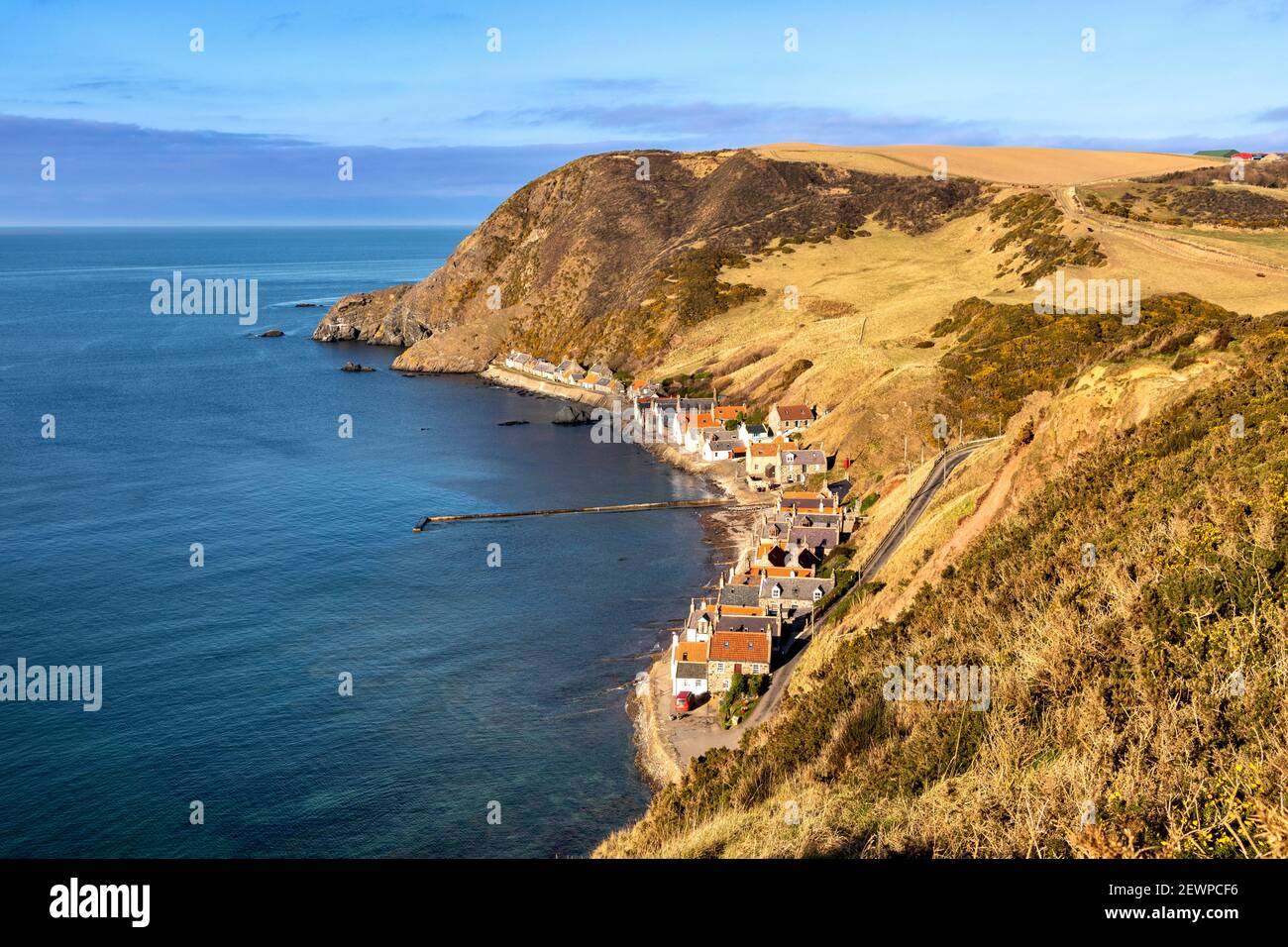 CROVIE VILLAGE ABERDEENSHIRE SCOTLAND THE HEADLAND ROW OF HOUSES JETTY