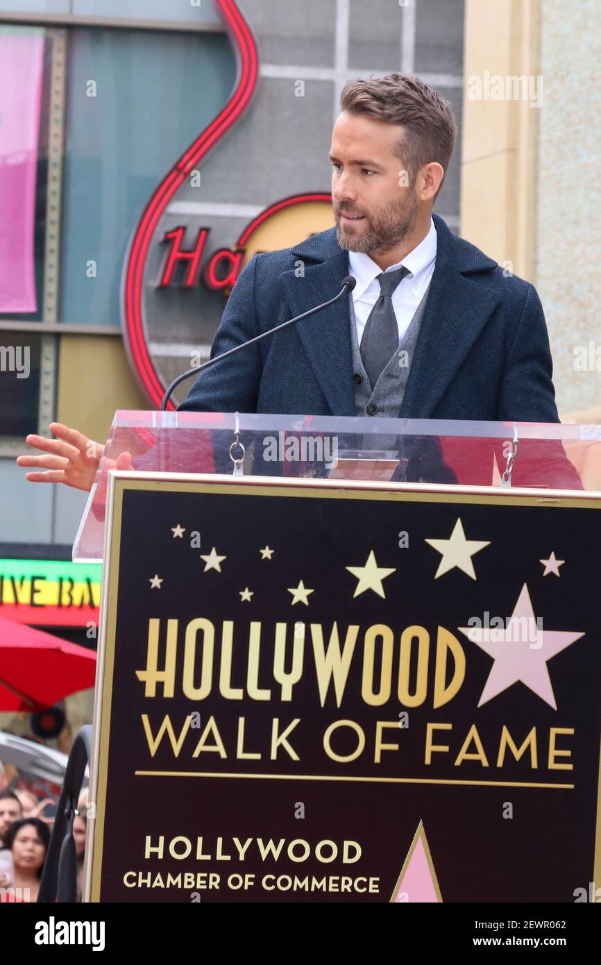 Los Angeles Dec 15 Ryan Reynolds At The Ryan Reynolds Hollywood Walk