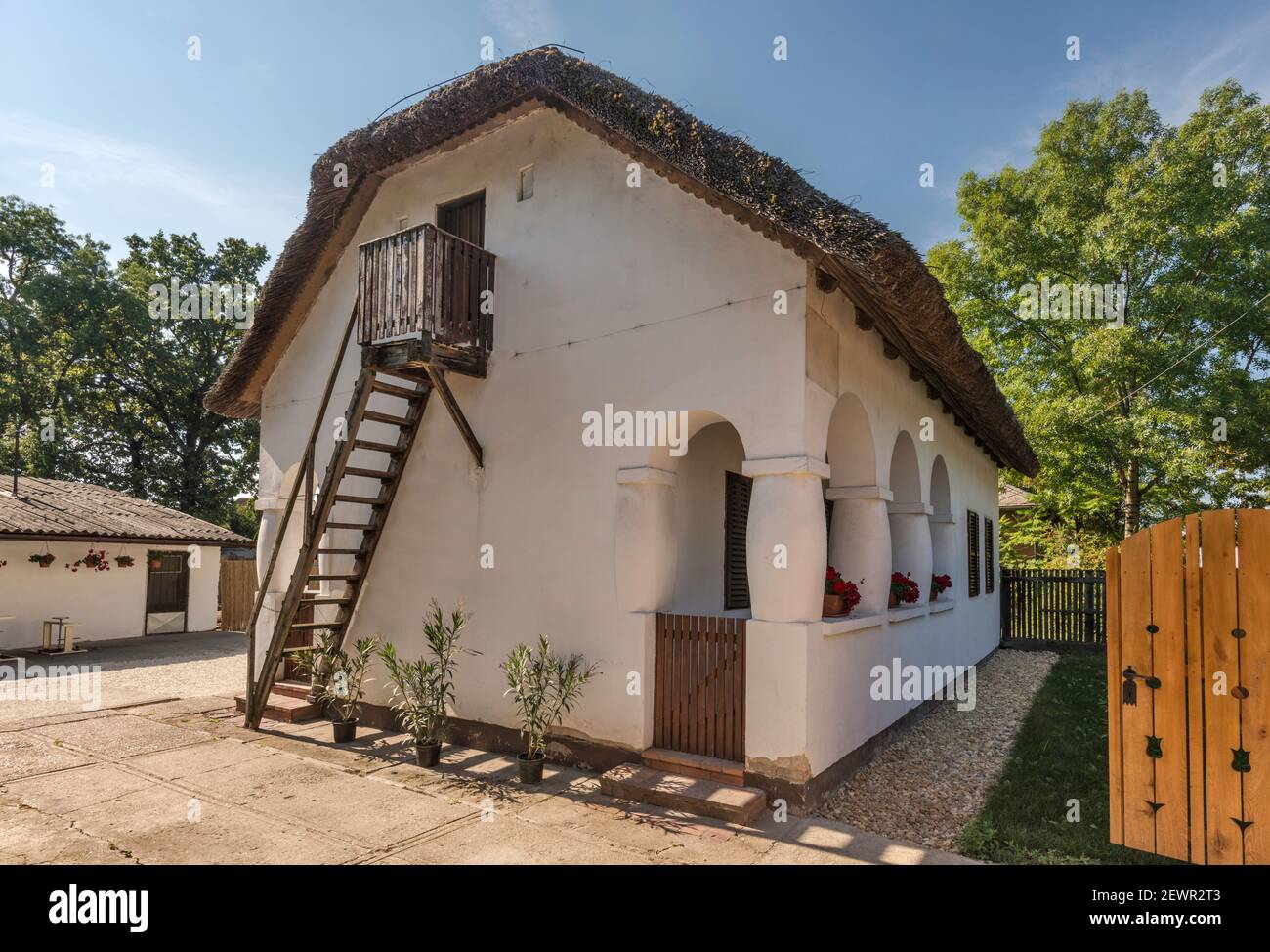 Istvan Fazekas Pottery House, thatched cottage housing folk art collection, in Hajduszoboszlo, Great Hungarian Plain, Hungary, Central Europe Stock Photo