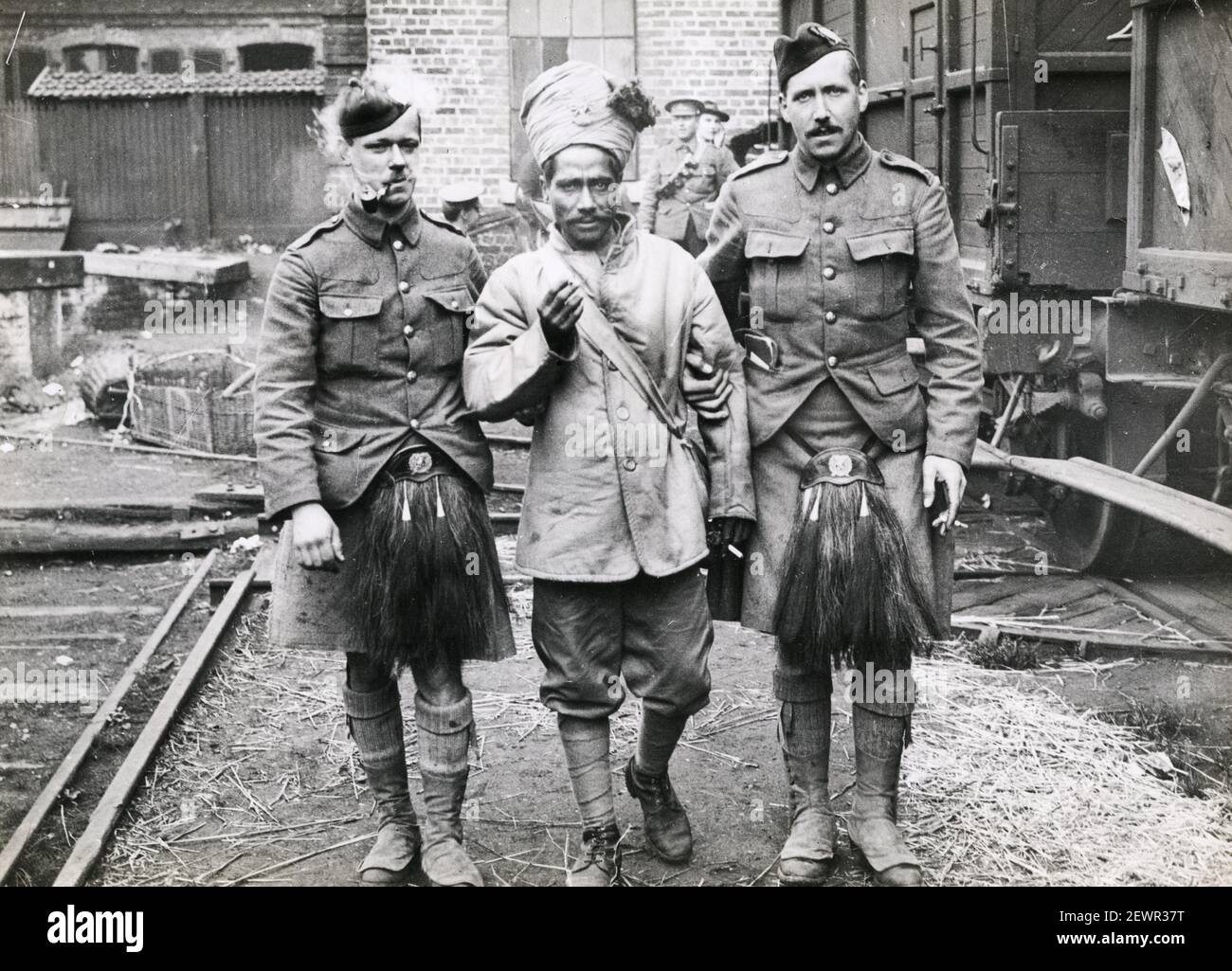 Vintage World War One photograph - WWI: Scottish and Indian soldiers Stock Photo