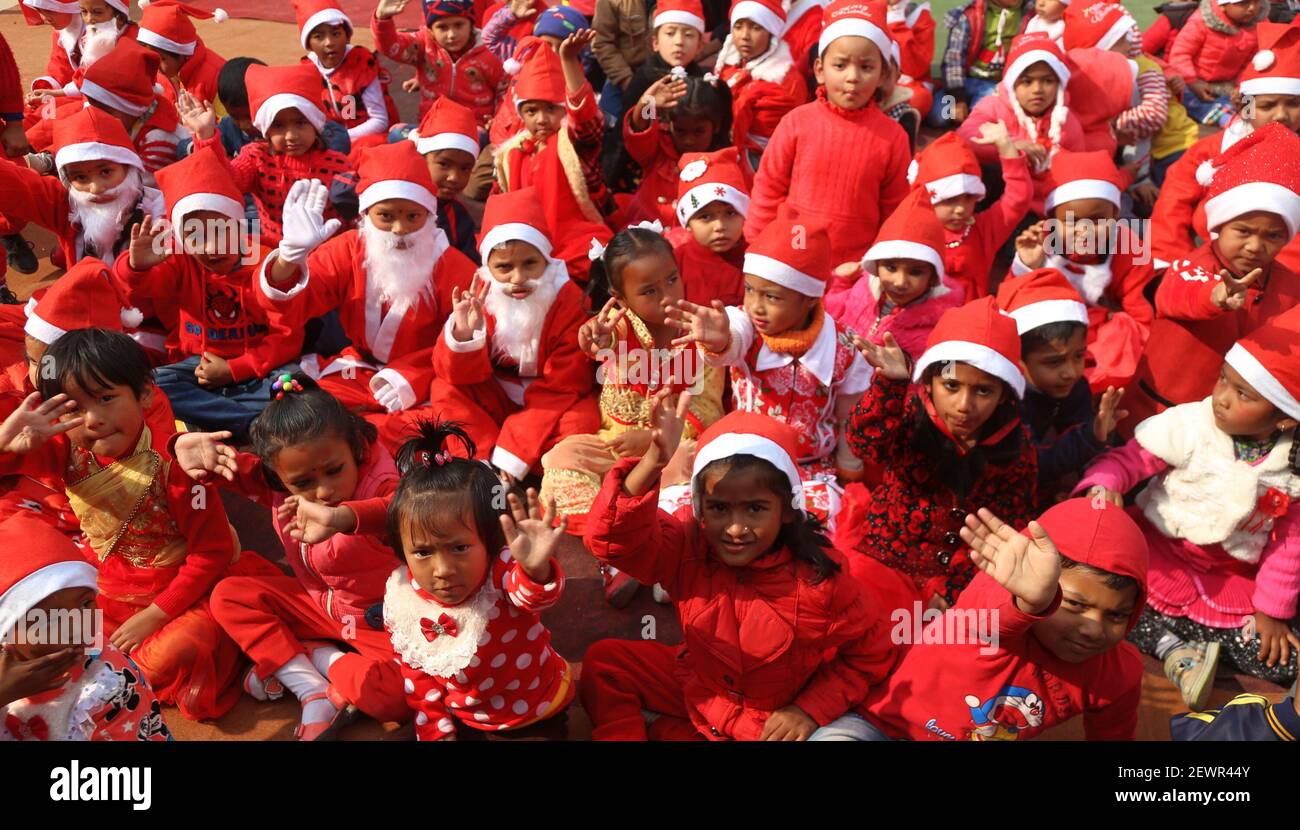 (161223) KATHMANDU, Dec. 23, 2016 (Xinhua) Nepalese children perform in a celebration of