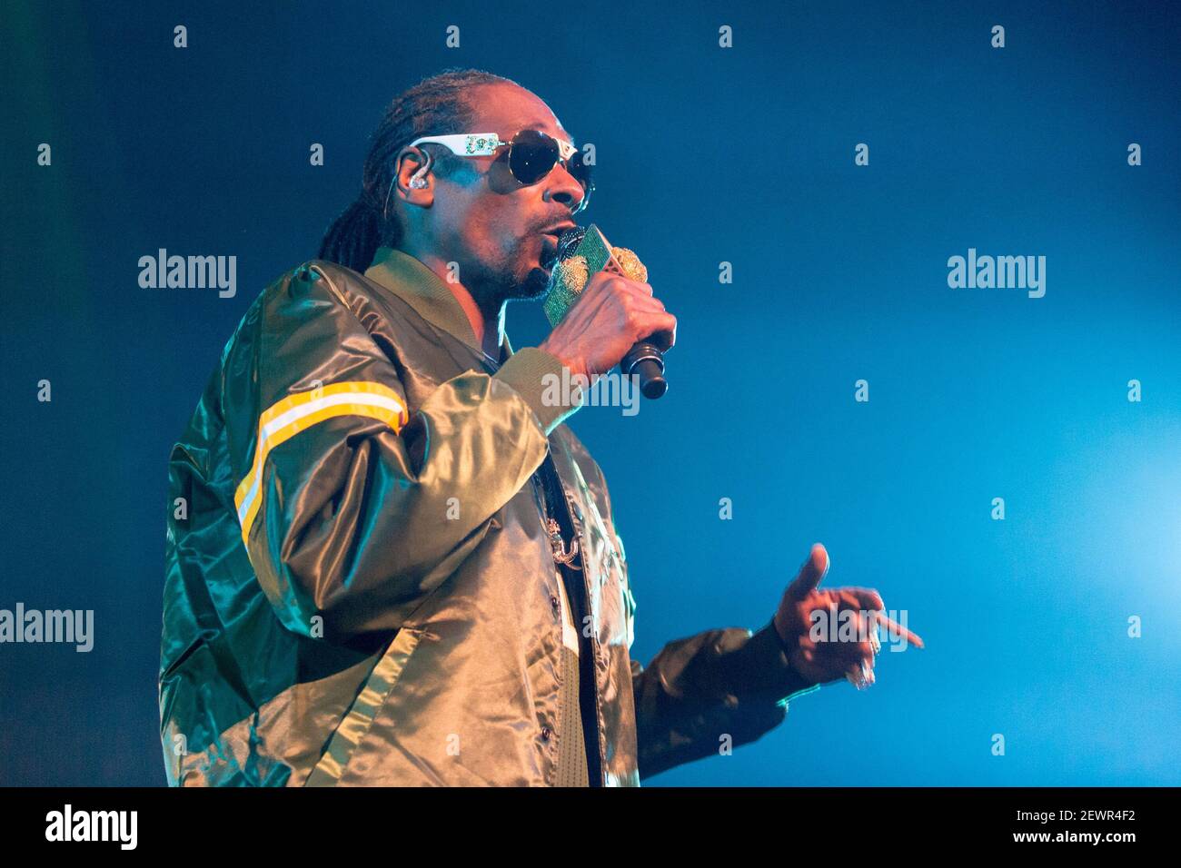 Snoop Dogg (Cordozar Calvin Broadus, Jr.) at Riverside Theater on ...