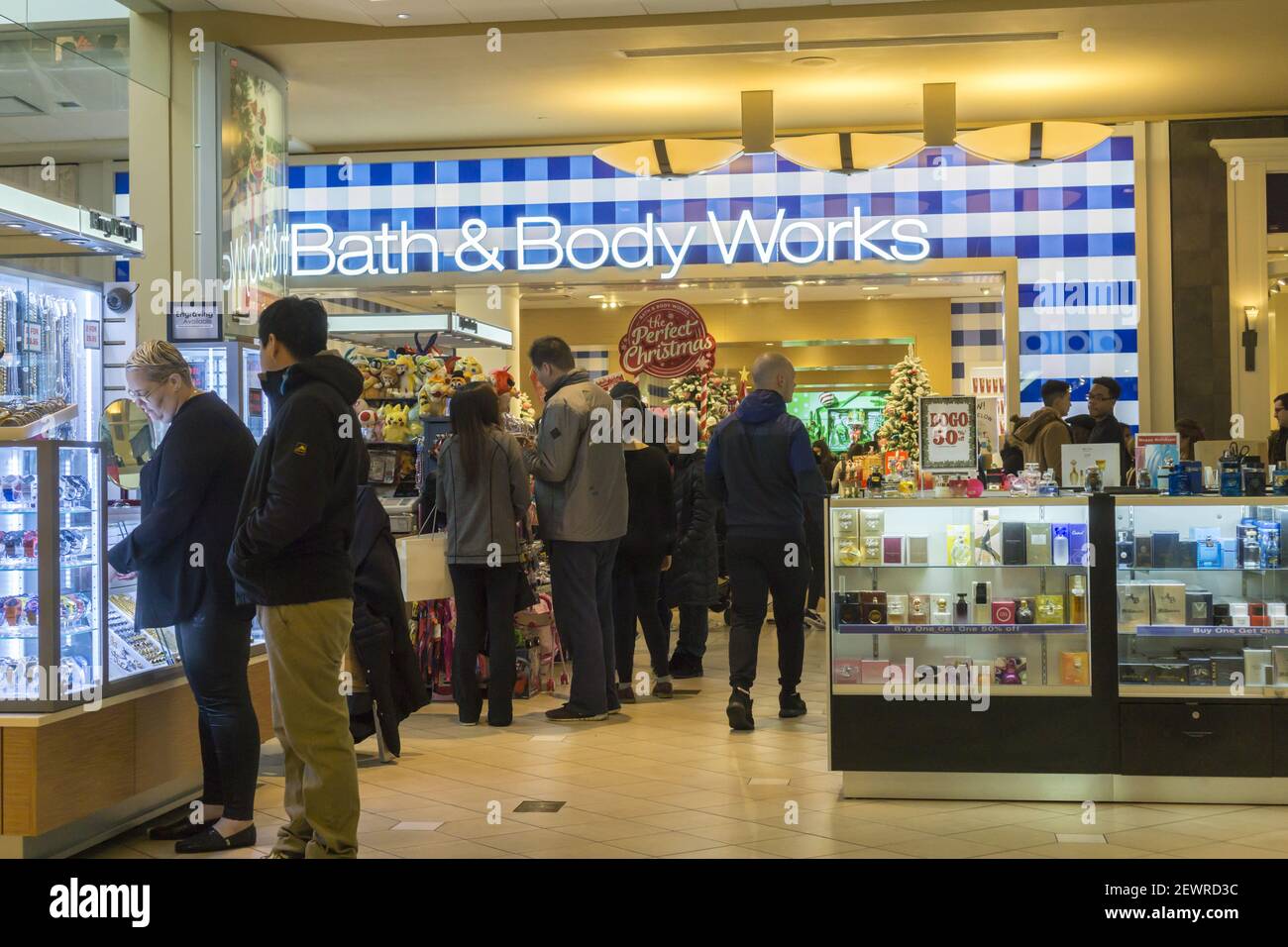 Hordes of last minute shoppers crowd the Queens Center Mall in the borough  of Queens in New York on Christmas Eve, Saturday, December 24, 2016. L  Brands, parent of Victoria's Secret and