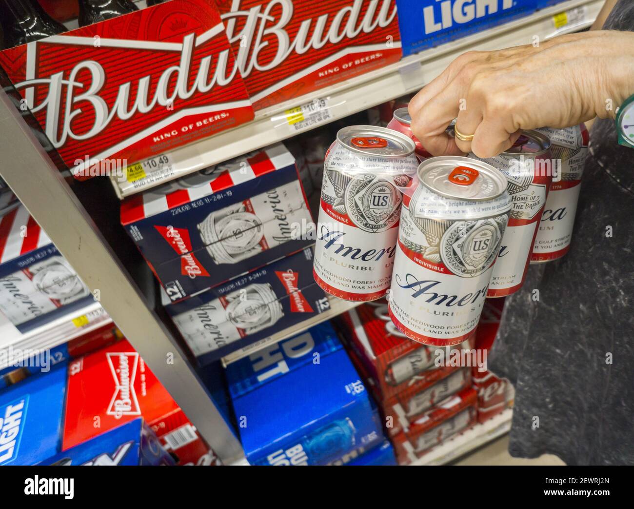 https://c8.alamy.com/comp/2EWRJ2N/a-shopper-chooses-a-six-pack-of-budweiser-beer-featuring-the-america-name-instead-of-budweiser-on-saturday-may-28-2016-in-advance-of-ab-inbev-fourth-quarter-earnings-photo-by-richard-b-levine-2EWRJ2N.jpg