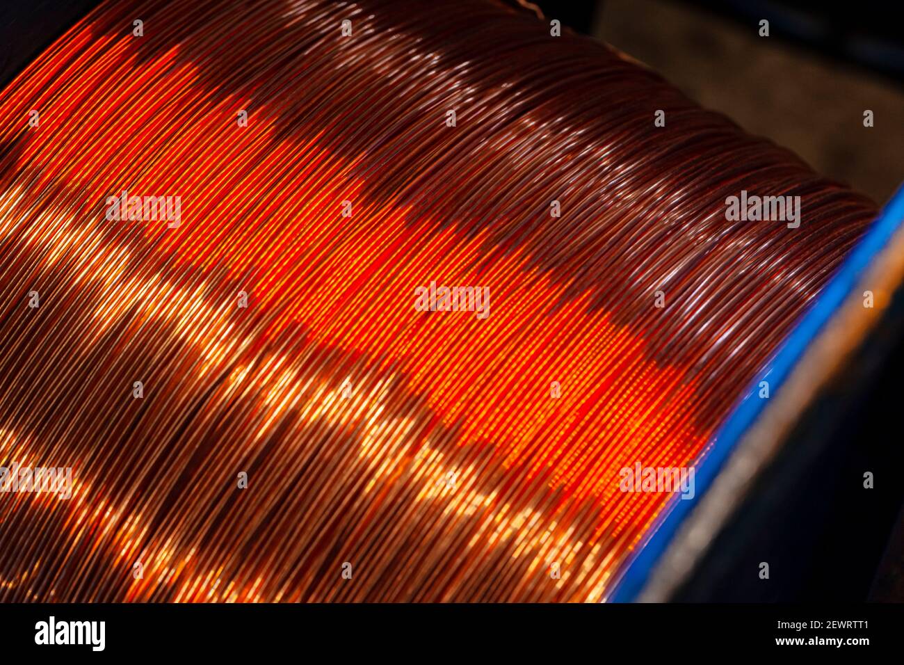 https://c8.alamy.com/comp/2EWRTT1/copper-wire-reels-in-cable-factory-close-up-2EWRTT1.jpg