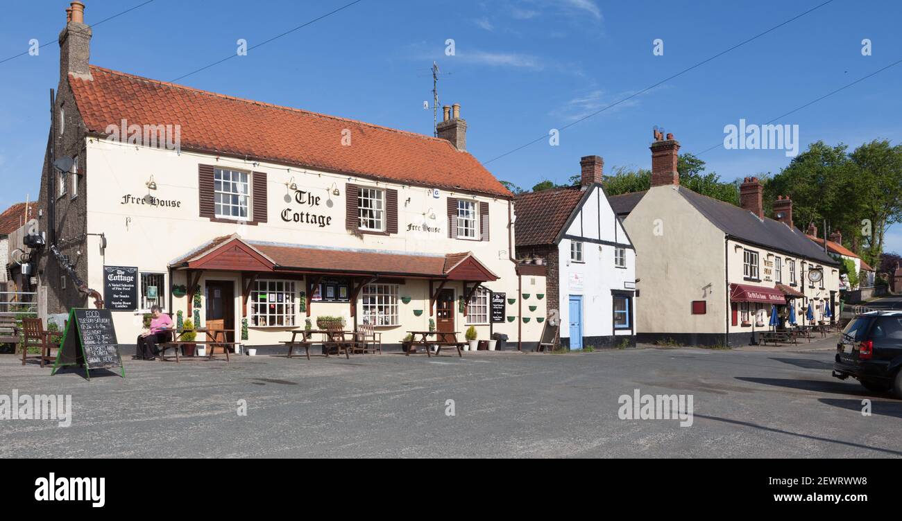 The Cottage Inn, a traditional English village pub in the centre of Hunmanby, North Yorkshire Stock Photo