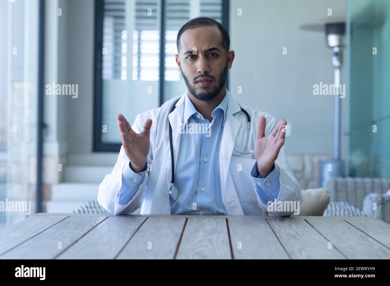 Male caucasian doctor hi-res stock photography and images - Alamy