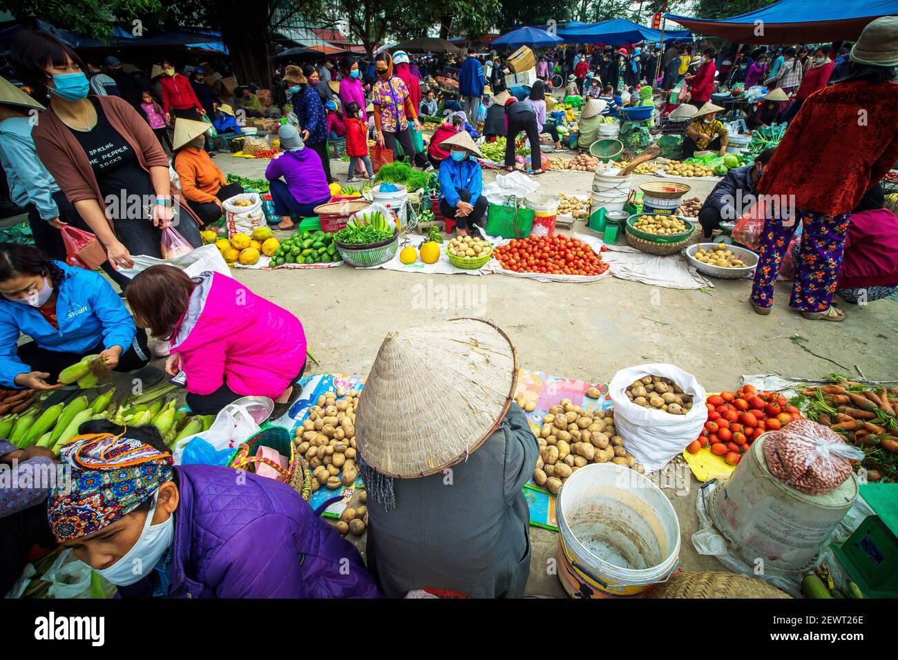 Vietnam free market Stock Photo - Alamy