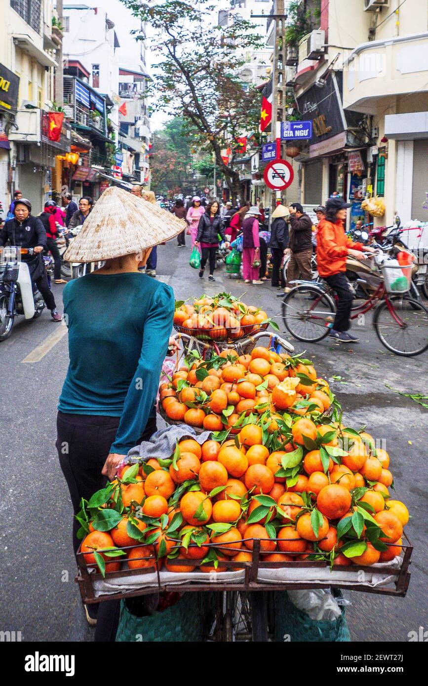 Vietnam free market Stock Photo - Alamy
