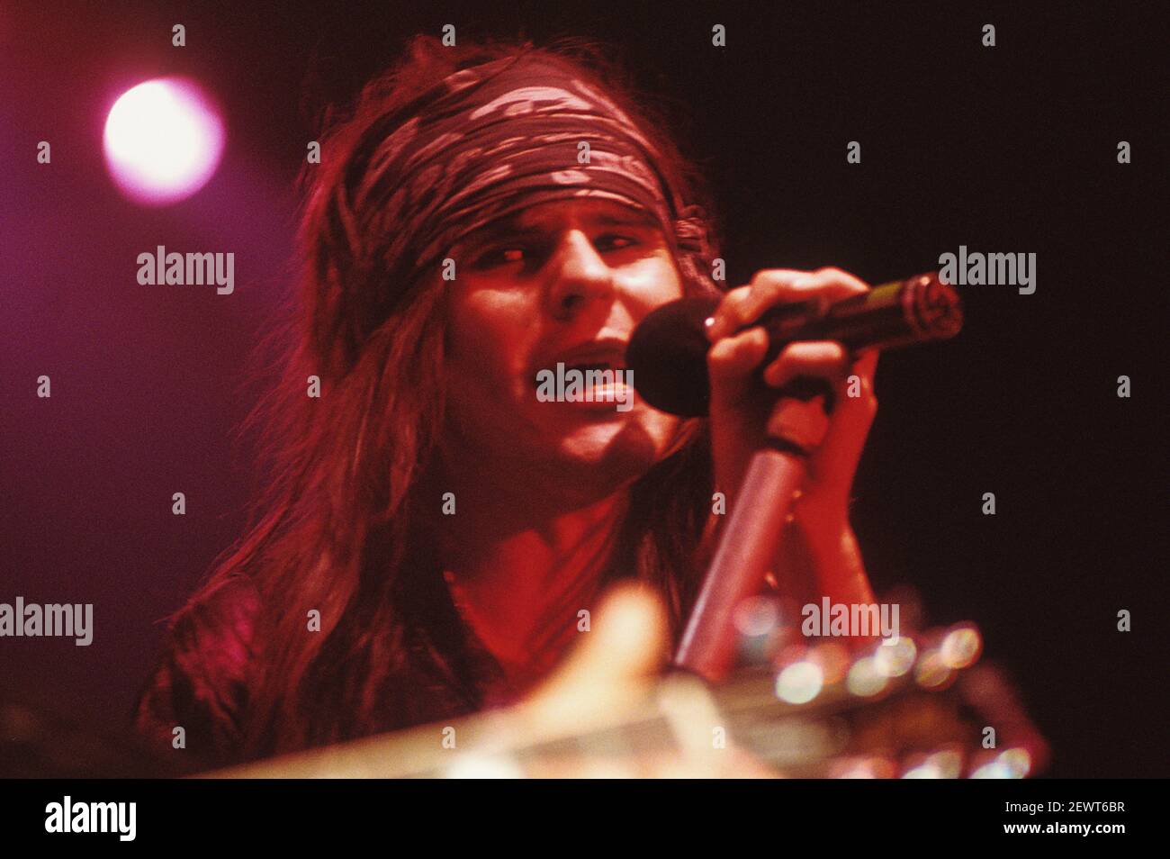 Spike Gray from The Quireboys live at the Town & County Club. London, February 22nd, 1990 | usage worldwide Stock Photo
