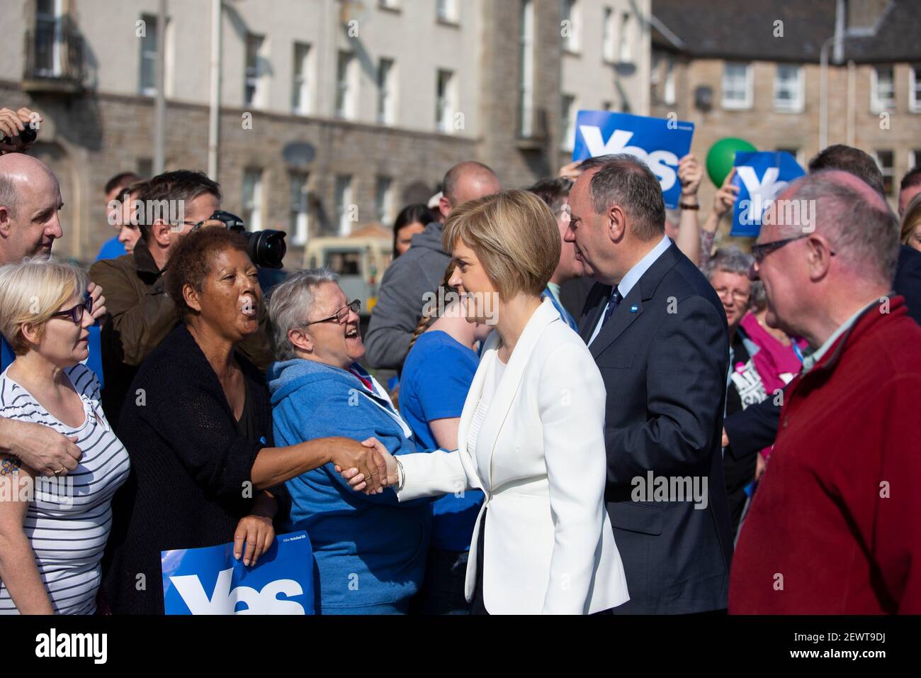 Edinburgh, Scotland. 10 September 2014. First Minister Alex Salmond and Deputy First Minister. Nicola Sturgeon join with figures from across the Yes m Stock Photo