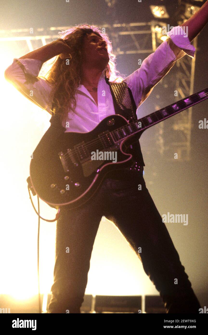 Guitarist john sykes hi-res stock photography and images - Alamy
