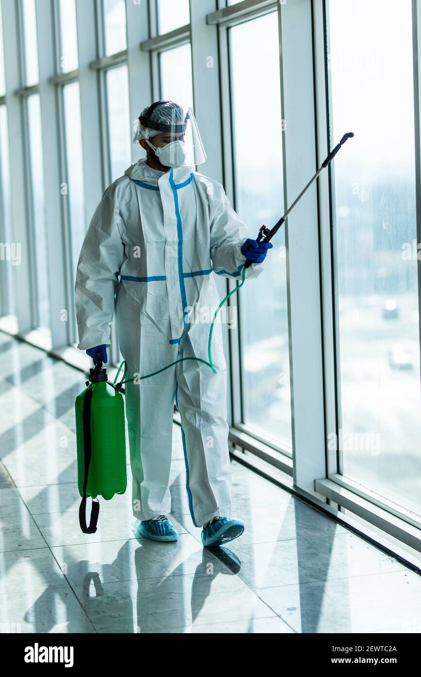 Biohazard suits hi-res stock photography and images - Alamy