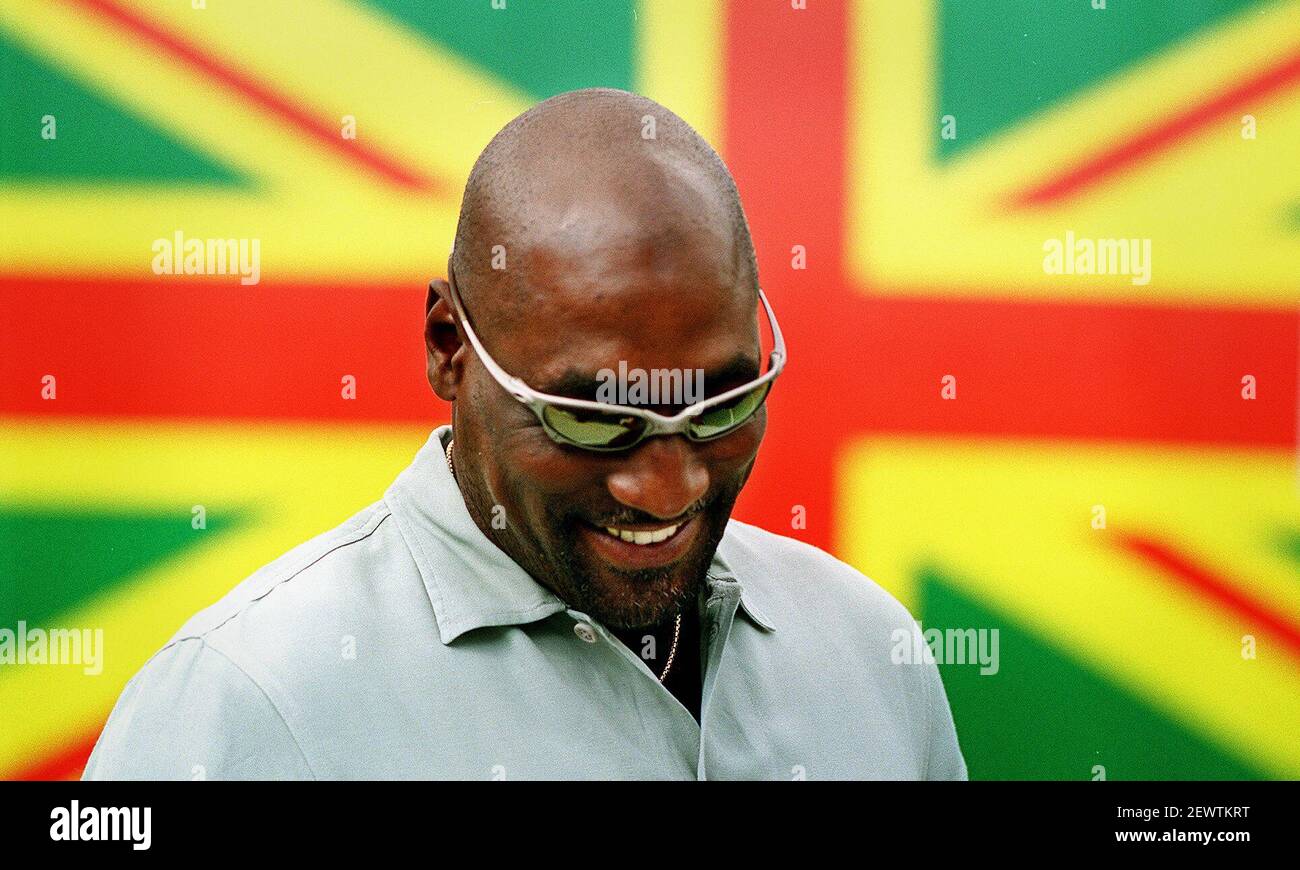 SIR VIV RICHARDS, FORMER CAPTAIN FROM THE W. INDIES CRICKET TEAM. THE TEAM WERE AT BRIXTON TODAY TO PROMOTE A NEW CRICKET GROUND IN SOUTH LONDON IN CONJUCTION WITH CHANNEL 4, SURREY CRICKET CLUB AND LAMBETH COUNCIL.29 August 2000 Stock Photo
