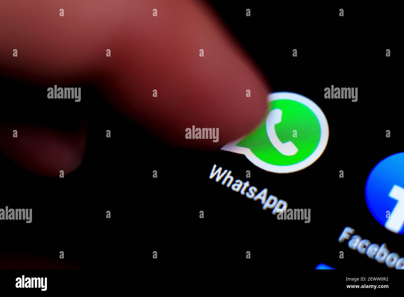 Whatsapp Icon High Resolution Stock Photography And Images Alamy Whatsapp Icon High Resolution Stock Photography And Images Alamy