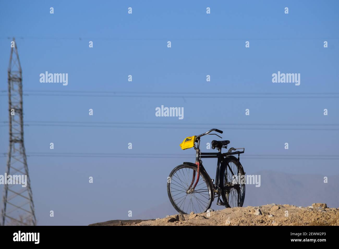 Vintage bicycle standing outside, old worker cycle outdoor landscape nature grass plants bushes Quetta Balochistan Pakistan wallpaper Stock Photo