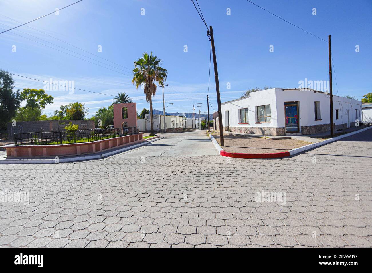 Old houses and street of the Tubutama town, Sonora, Mexico. Old West (Photo by Luis Gutierrez / Norte Photo) Casas viejas y calle del pueblo Tubutama, Sonora, Mexico. viejo oeste (Photo by Luis Gutierrez/Norte Photo) Stock Photo