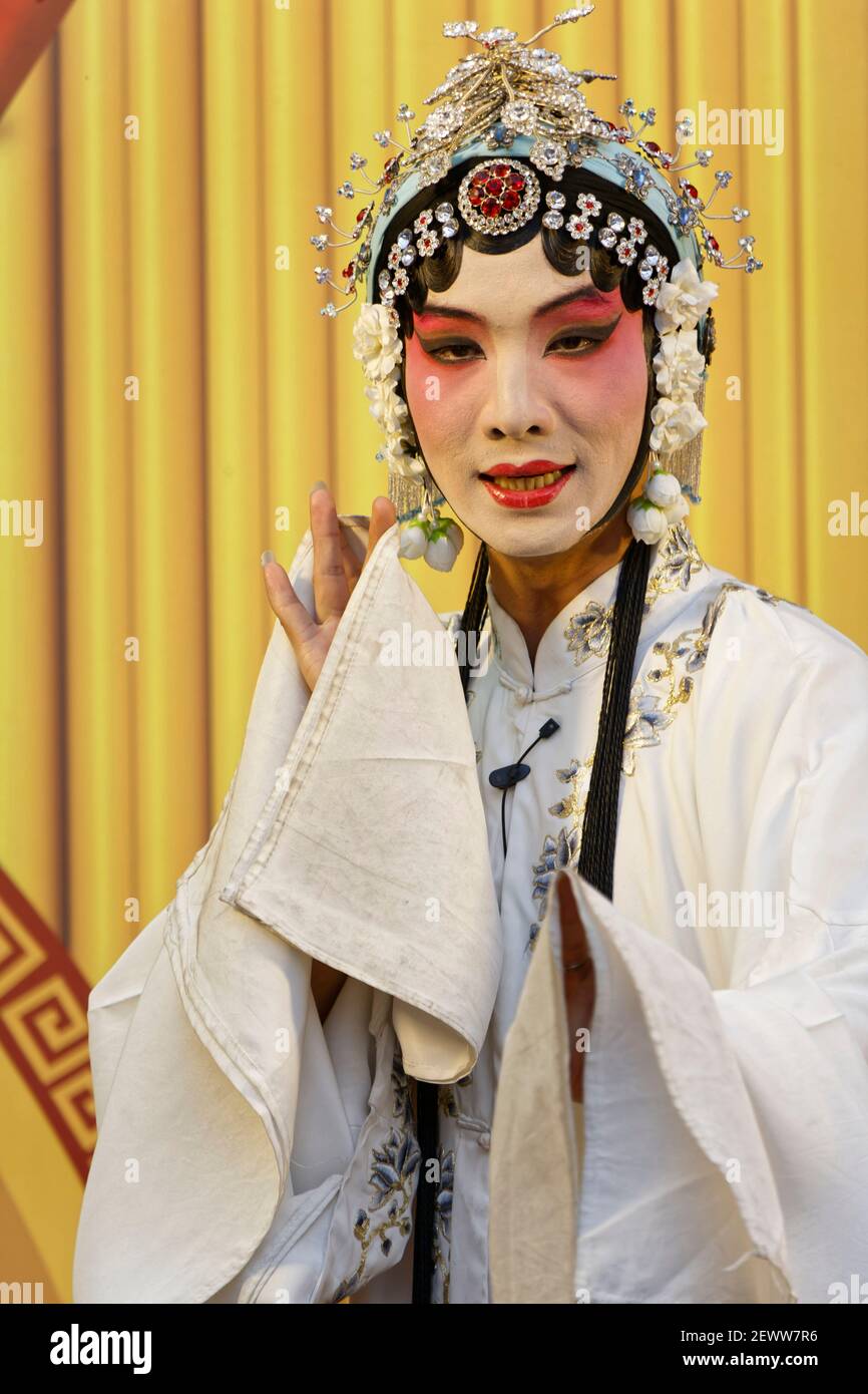 Powder her face opera hi-res stock photography and images - Alamy
