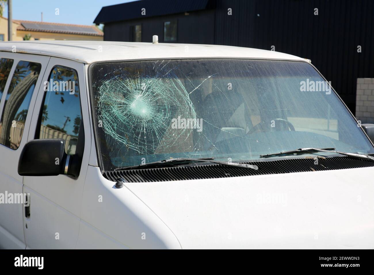 Windshields hires stock photography and images Alamy