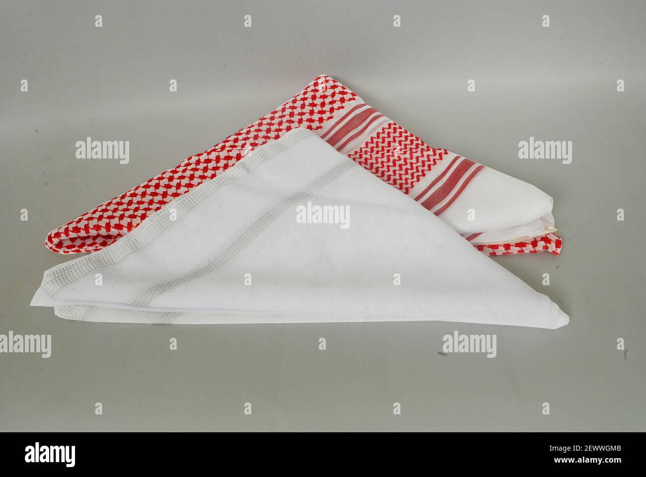 pic Ghutrah Baby https www alamy com arabic traditional head dress accessories shemagh and white ghutrah with grey background image411766779 html