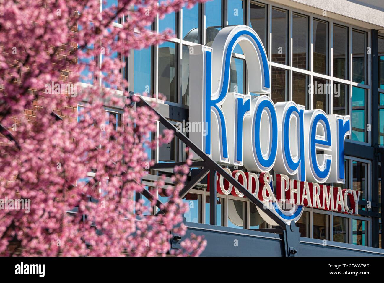 Kroger Food & Pharmacy supermarket in Snellville (Metro Atlanta), Georgia. (USA) Stock Photo