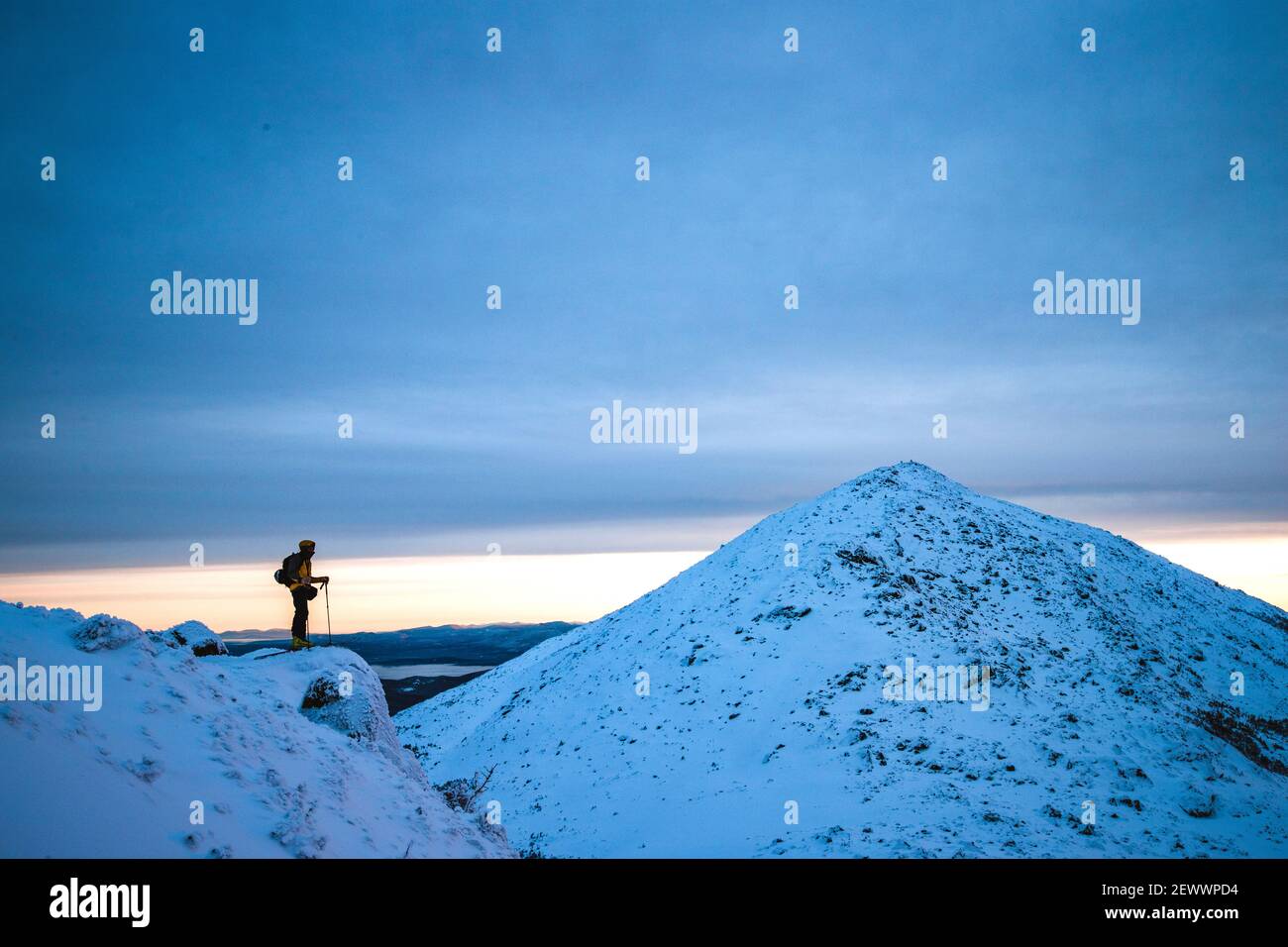 Distant mountains x snow mountains hi-res stock photography and images ...