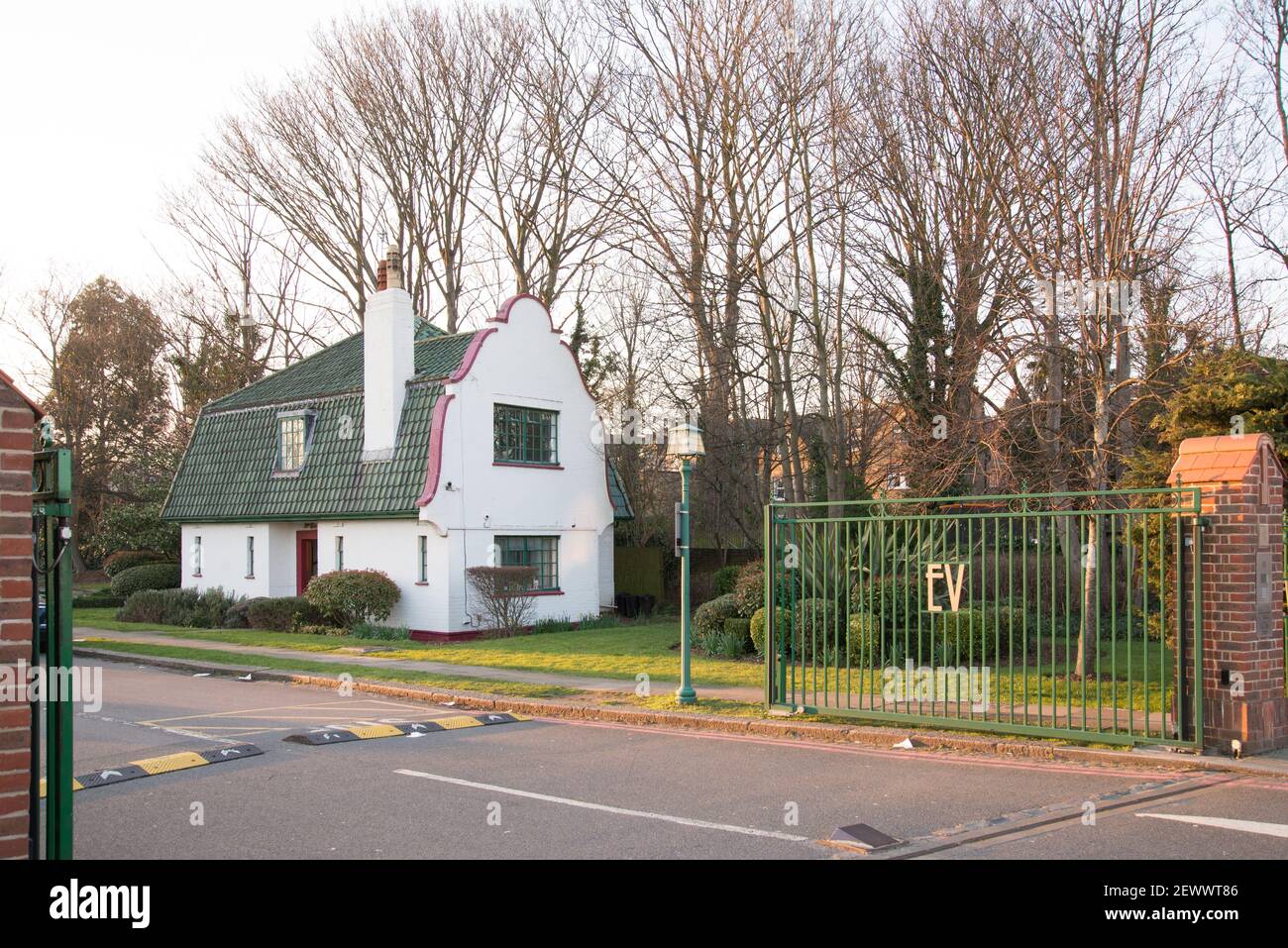 Dutch-Colonial-Baroque Architecture Ealing Village Lodge by R. Toms & Partners Stock Photo