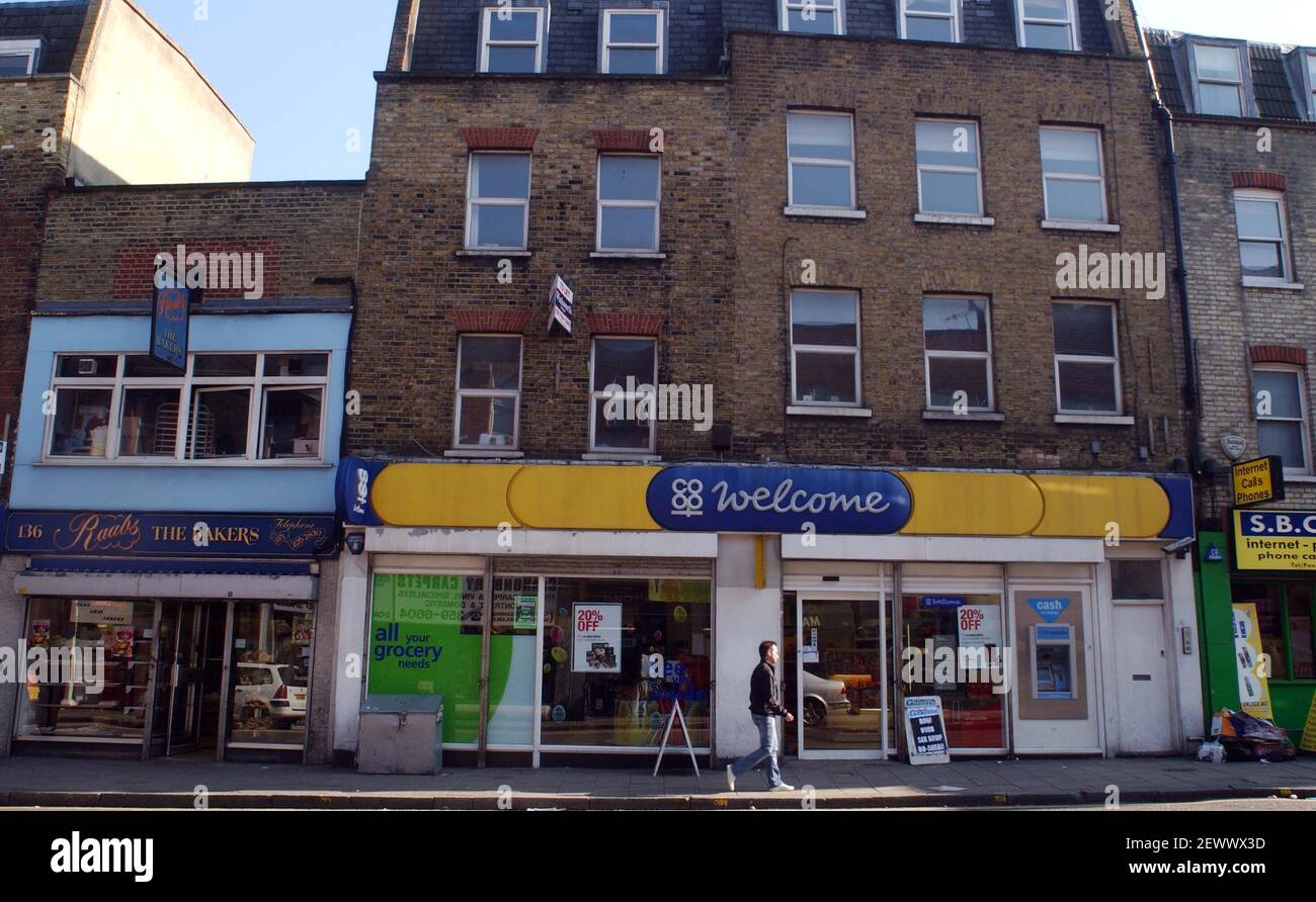 THE CO-OP IN ESSEX ROAD, ISLINGTON, LONDON.TOM PILSTON 26 March 2007 Stock Photo