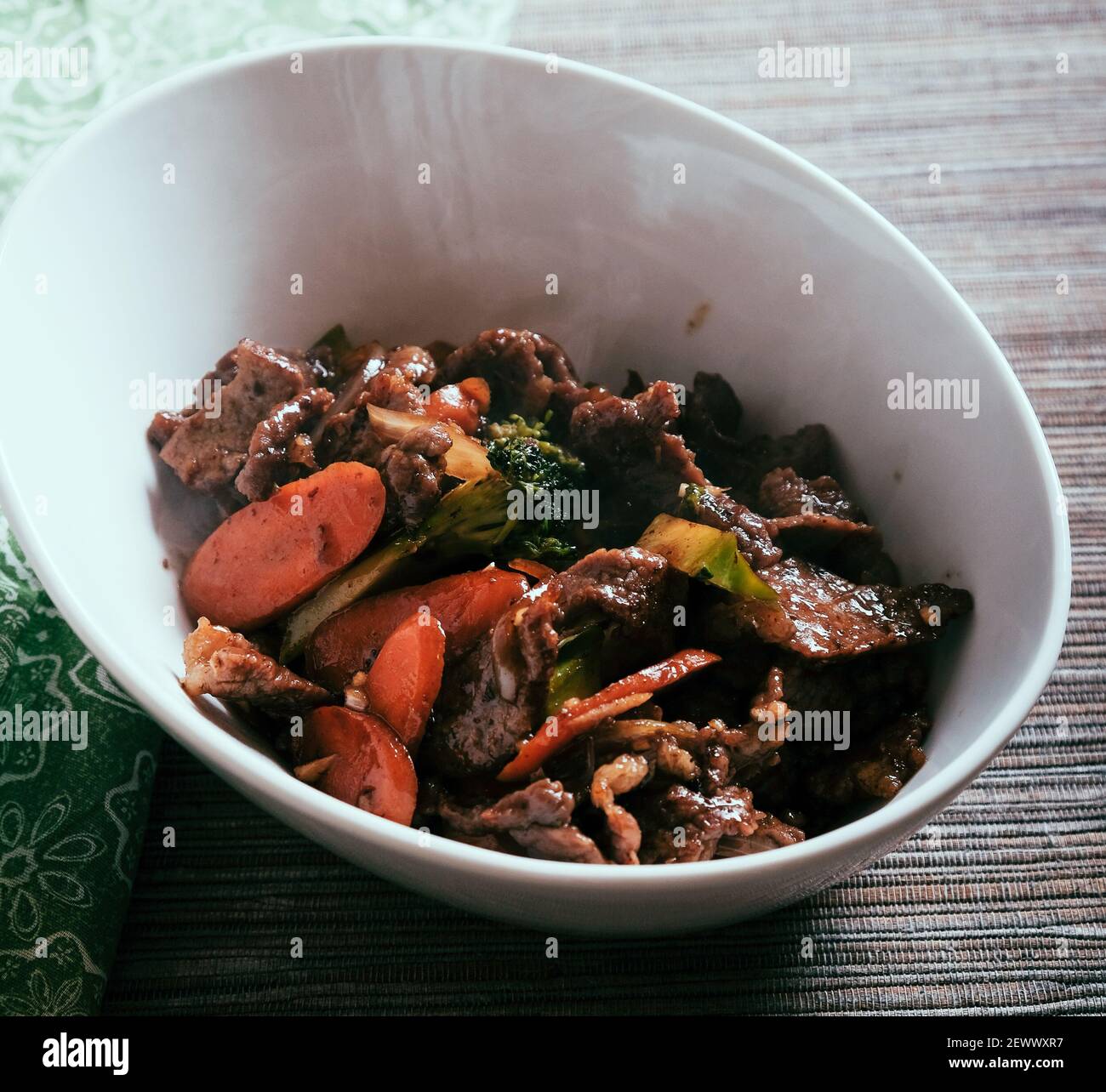 beef stir fry with steak and organic vegetables Stock Photo - Alamy