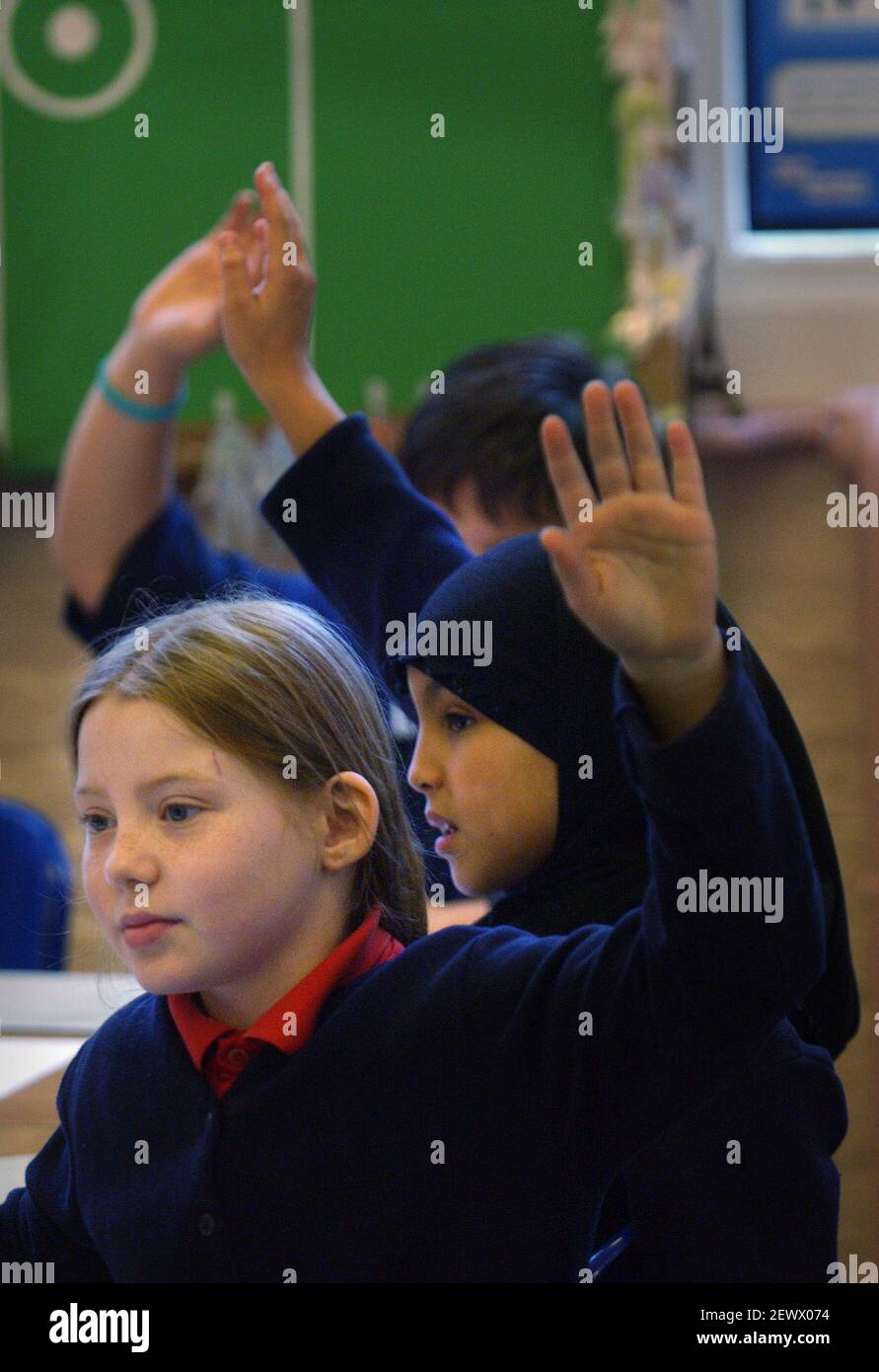 YEAR SIX AT THE COBOURG PRIMARY SCHOOL IN SOUTH LONDON. 5 December 2006 TOM PILSTON Stock Photo