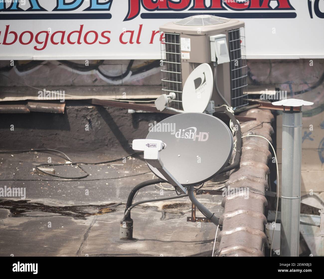 Directv dish hires stock photography and images Alamy
