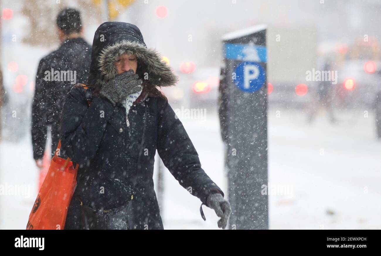 An arctic air mass brings freezing temperatures and snow to New York ...