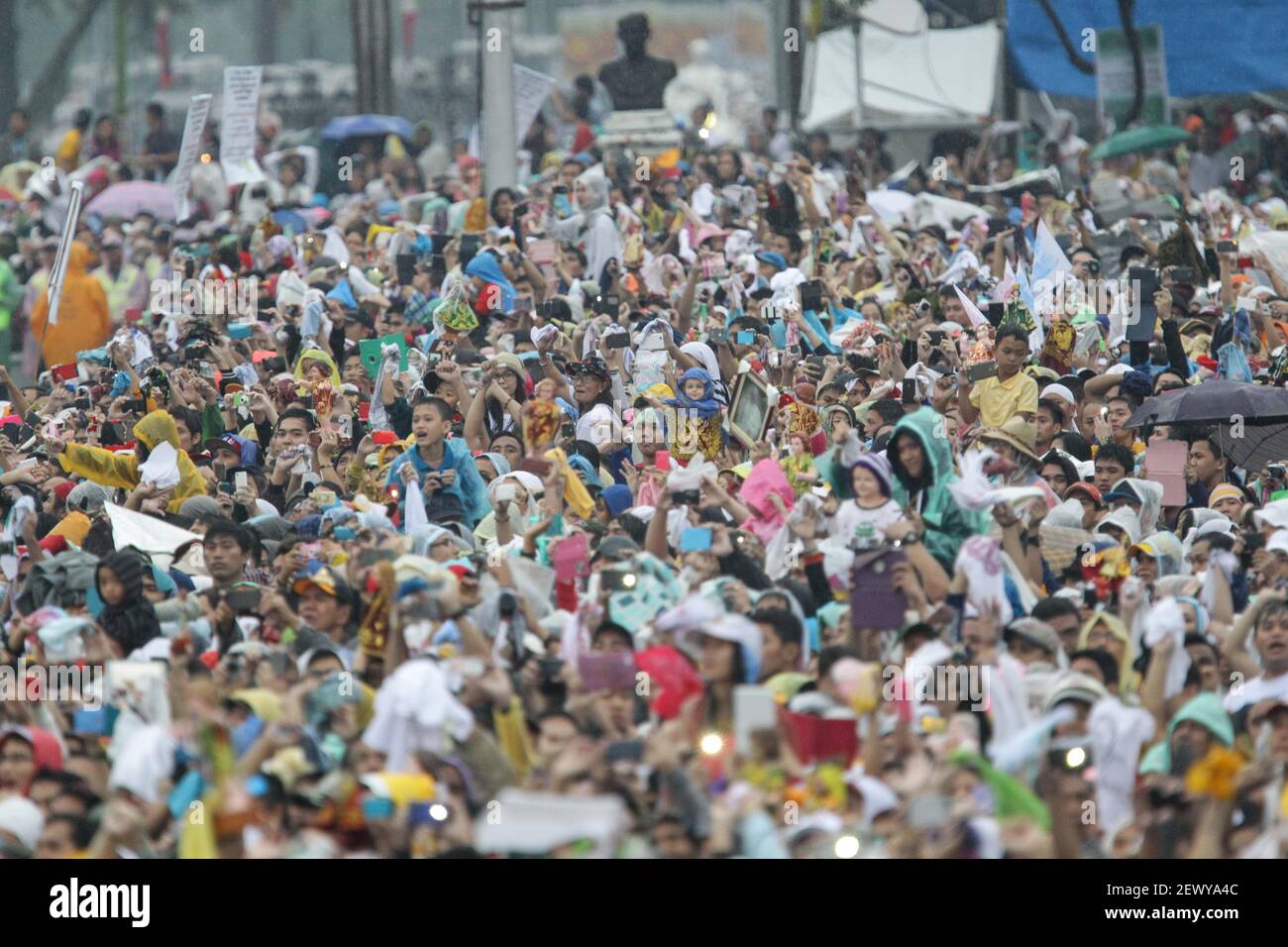 Manila, Philippines - The crowd greets Pope Francis after his closing mass at the Quirino Grandstand, Rizal Park on January 18, 2015. The mass was attended by an estimate of 6-7 million people. Photo by Mark Cristino. (Photo by Mark Cristino / Pacific Press) *** Please Use Credit from Credit Field *** Stock Photo