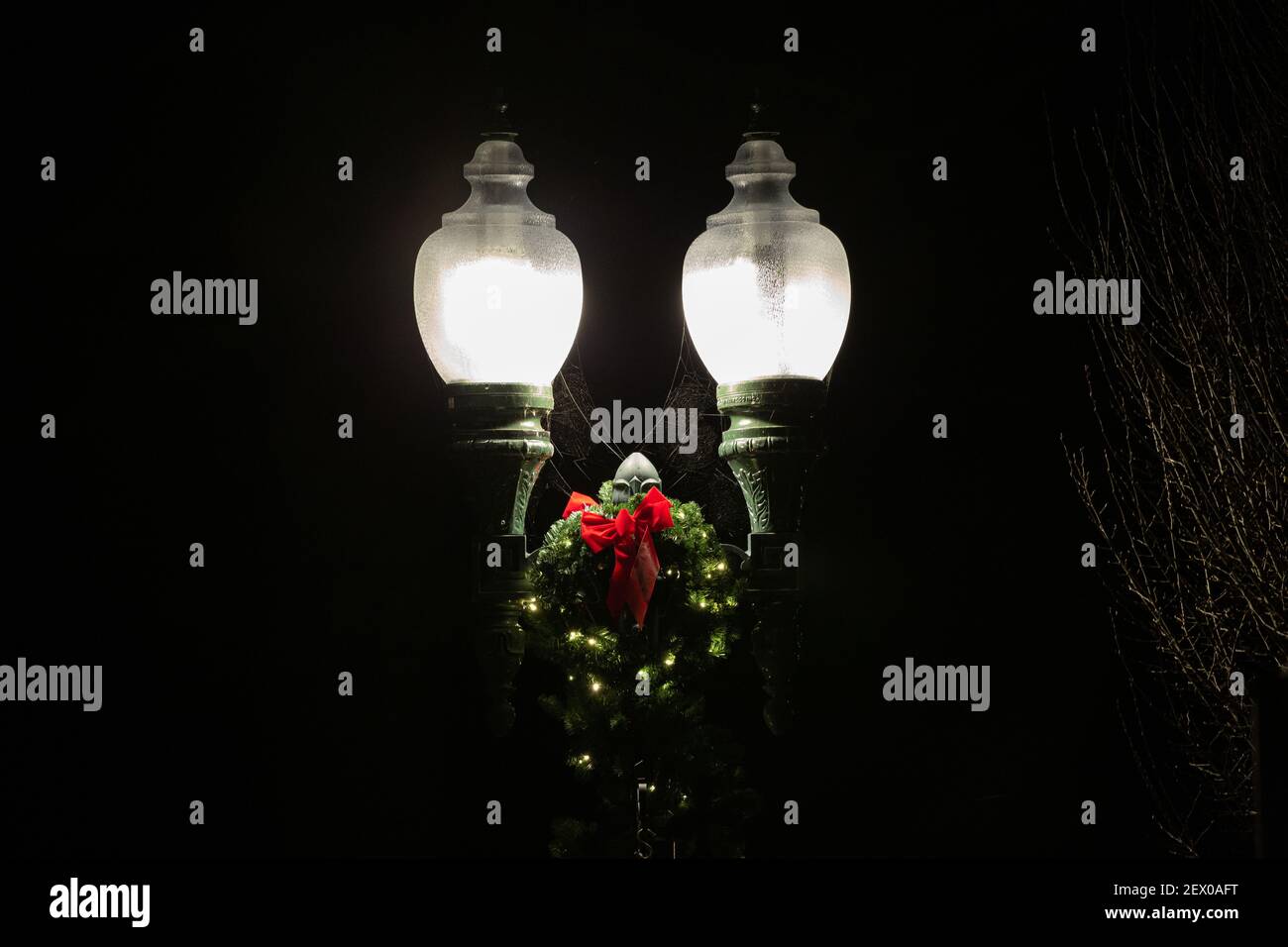 Traditional street lamps hi-res stock photography and images - Alamy