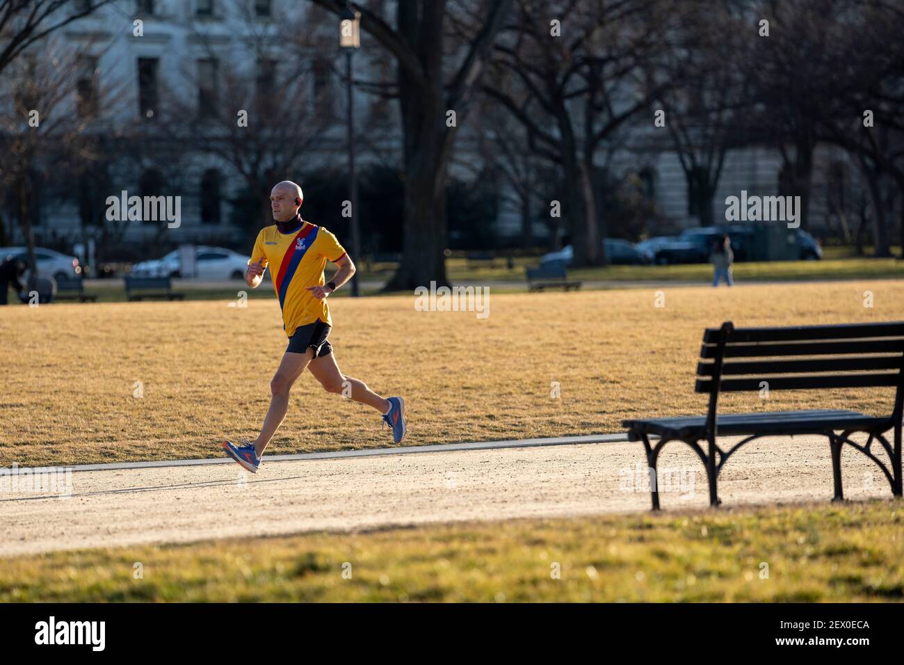 (210304) -- WASHINGTON, D.C., March 4, 2021 (Xinhua) -- A man jogs in Washington, DC, the United States, March 3, 2021. With a third COVID-19 vaccine now authorized for emergency use, U.S. states are ramping up vaccination efforts to curb coronavirus transmission and the spread of variants. (Xinhua/Liu Jie) Credit: Liu Jie/Xinhua/Alamy Live News Stock Photo