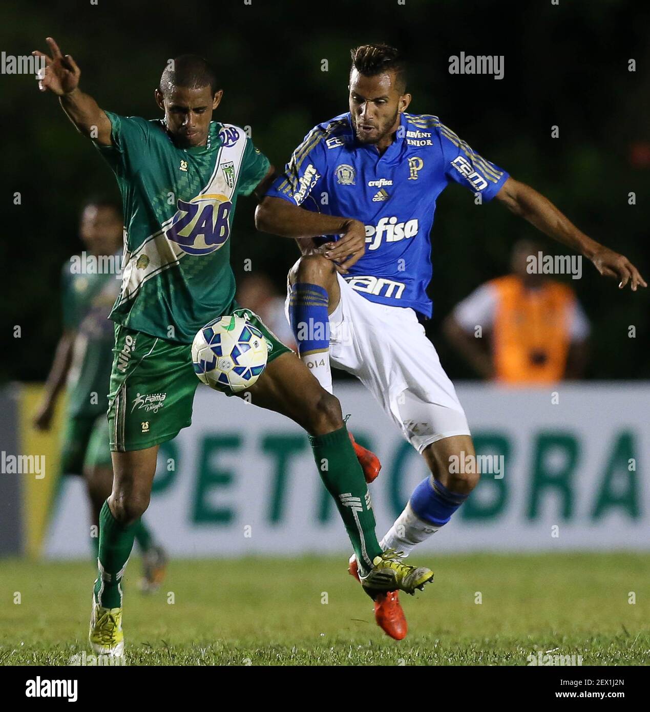 Soccer player Leandro Pereira, of SE Palmeiras during practice game against  the Portuguese team at the Academy of Football, in the neighborhood of  Barra Funda. SÃ£o Paulo/SP, Brazil-2/23/2015. Photo: Cesar Greco/Fotoarena  ***