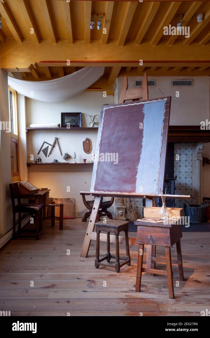 Rembrandt House Museum - former home of the painter, Artists studio with easel, interior, Amsterdam, Netherlands Stock Photo