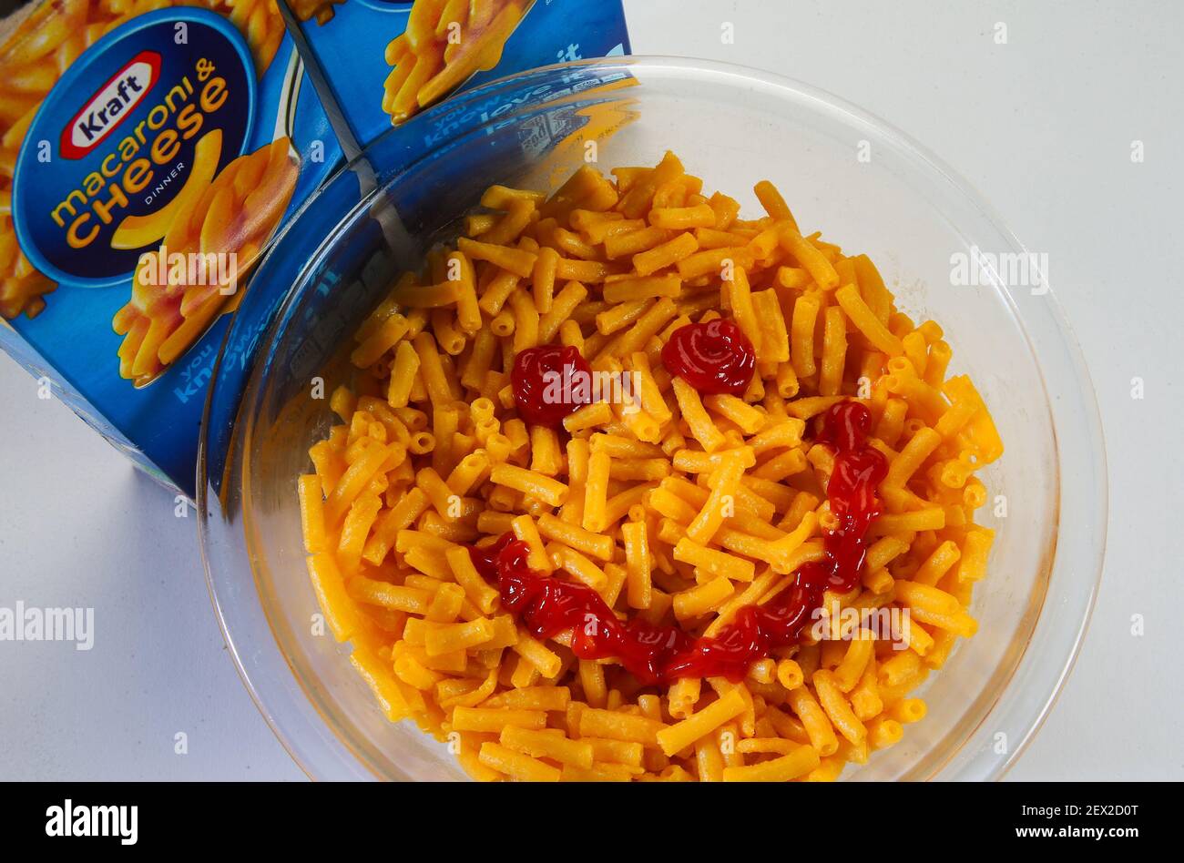A bowl of Kraft mac & cheese with Heinz ketchup. In a deal annouced  Wednesday, March 25, 2015, Heinz is buying Kraft Foods. (Photo by Zbigniew  Bzdak/Chicago Tribune/TNS) *** Please Use Credit