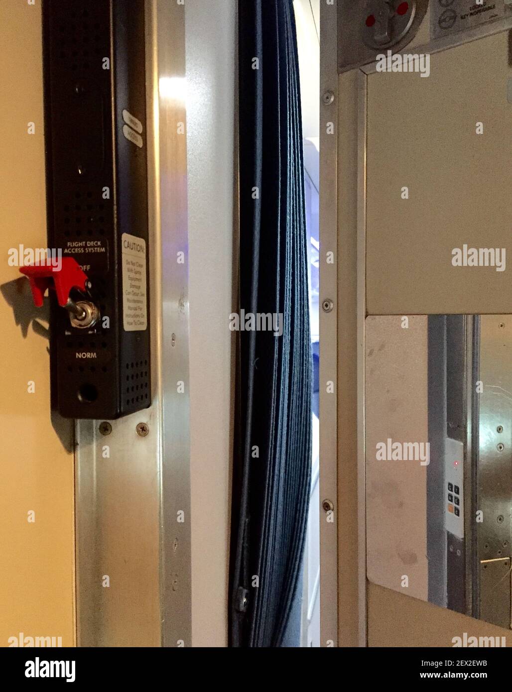 The view outside the cockpit of a Boeing 757 shows the mechanism that