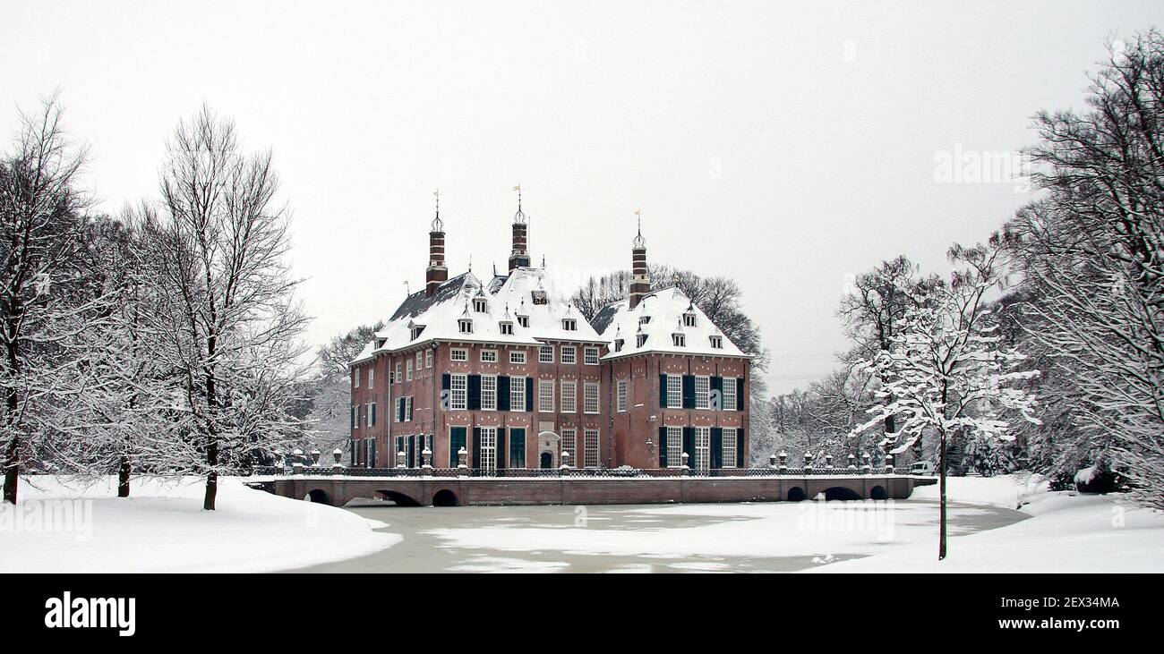 Duivenvoorde Castle in winter.(Kasteel Duivenvoorde) Castle in the village of Voorschoten South Holland the Netherlands.First mentioned in 1226, making it one of the oldest castles in this part of the Netherlands Stock Photo