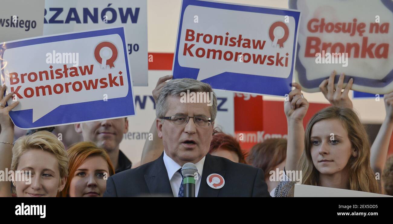 Bronislaw Komorowski during his Presidential 2015 Election Campaign ahead of the second round on Sunday May 24th, in Krakow-Nowa Huta, Poland, on May 18, 2015. (Photo by Artur Widak) *** Please Use Credit from Credit Field *** Stock Photo