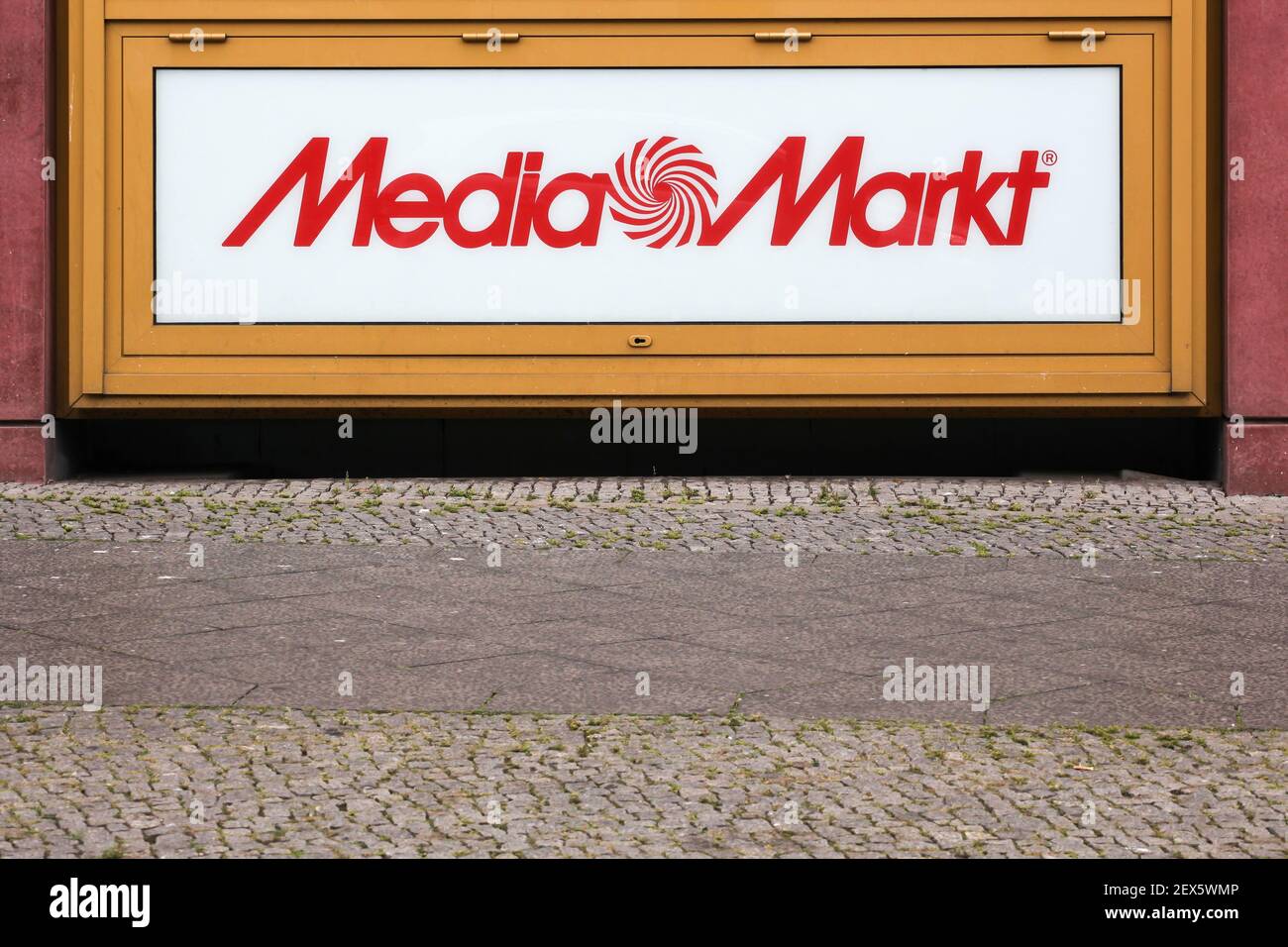 Media Markt store editorial photo. Image of design, computer - 105976781