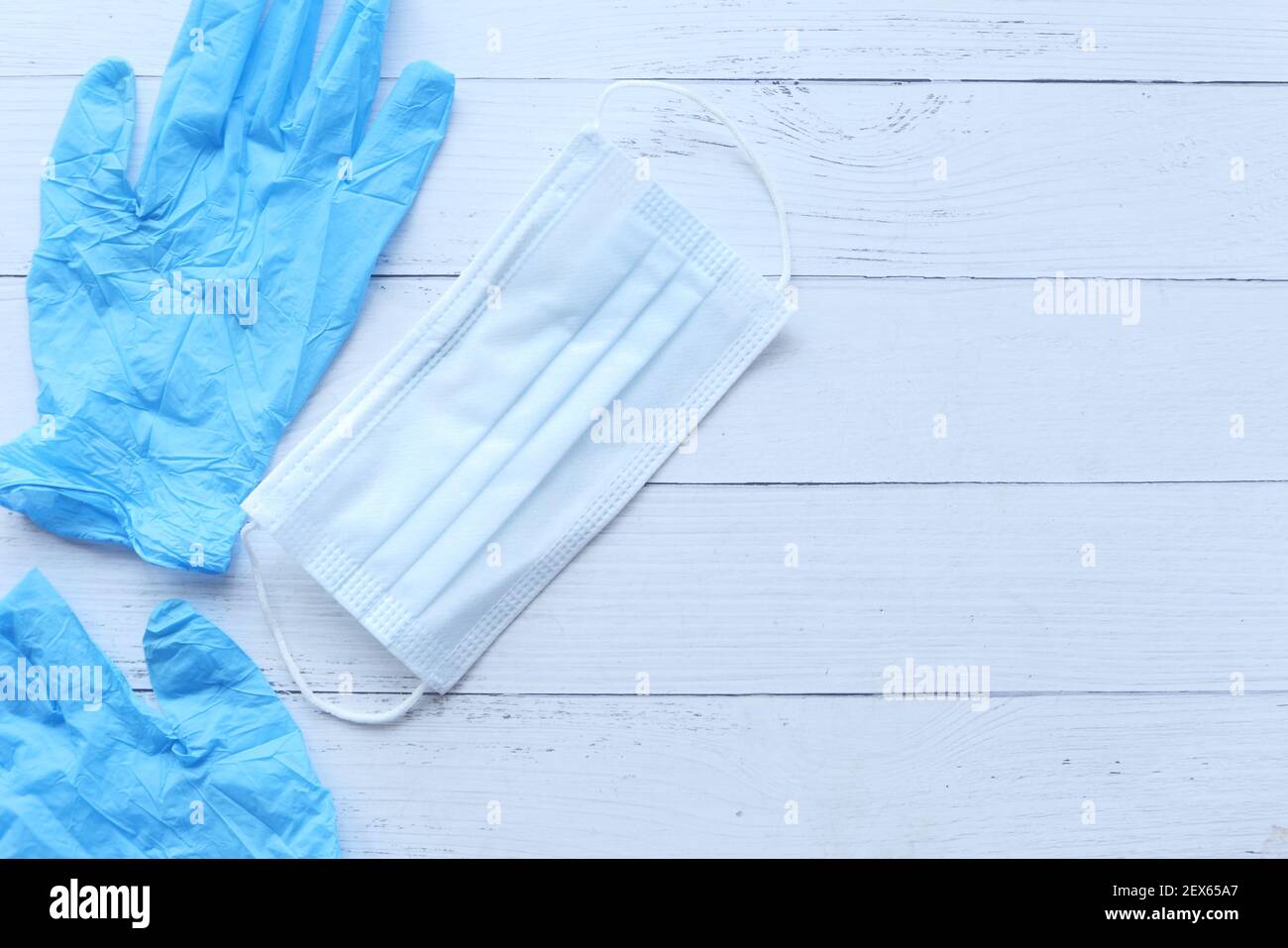 Surgical masks medical gloves hi-res stock photography and images - Alamy